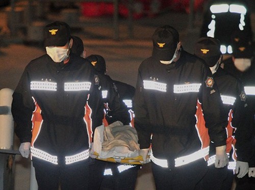 ผู้เสียชีวิตจากเหตุเรือเฟอร์รี่อับปางที่สาธารณรัฐเกาหลีเพิ่มขึ้นเป็นเกือบ60คน - ảnh 1